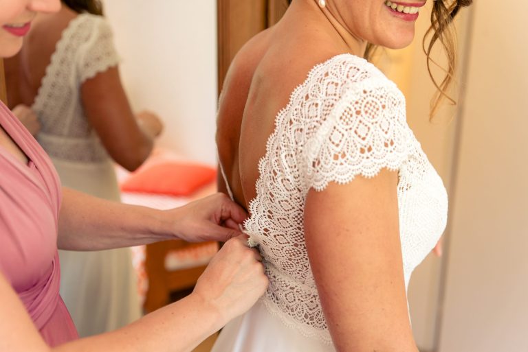 préparatifs de la robe de mariée