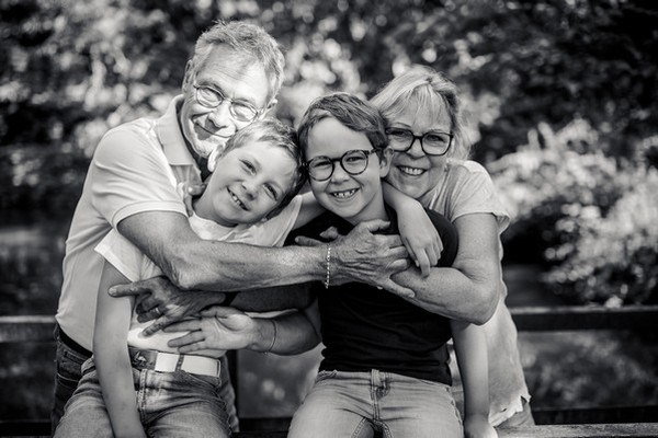 seance-photo-famille-naturelle.jpg
